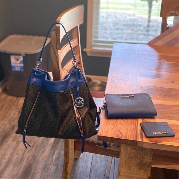 MK purse with matching wallet and card holder - Picture 1 of 4